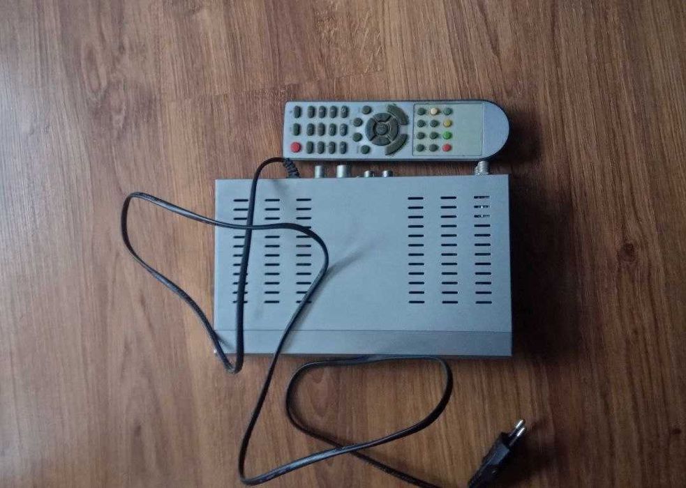 Спутниковый тюнер ресивер приставка смарт Digital 4100C