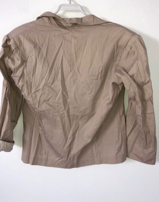 Kremowa marynarka z kokardką