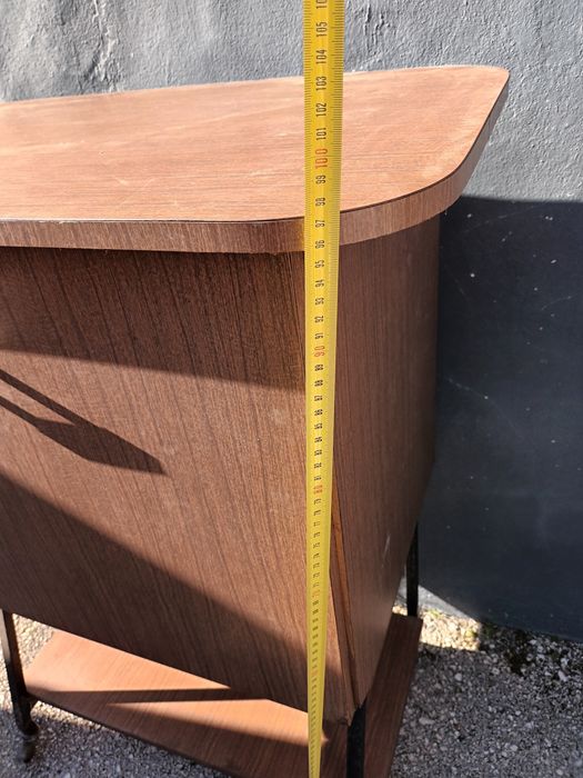 Mesa de televisão e bar vintage