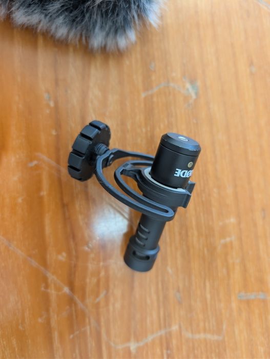 Microfone RØDE VideoMicro + Deadcat (anti-vento) – Impecável