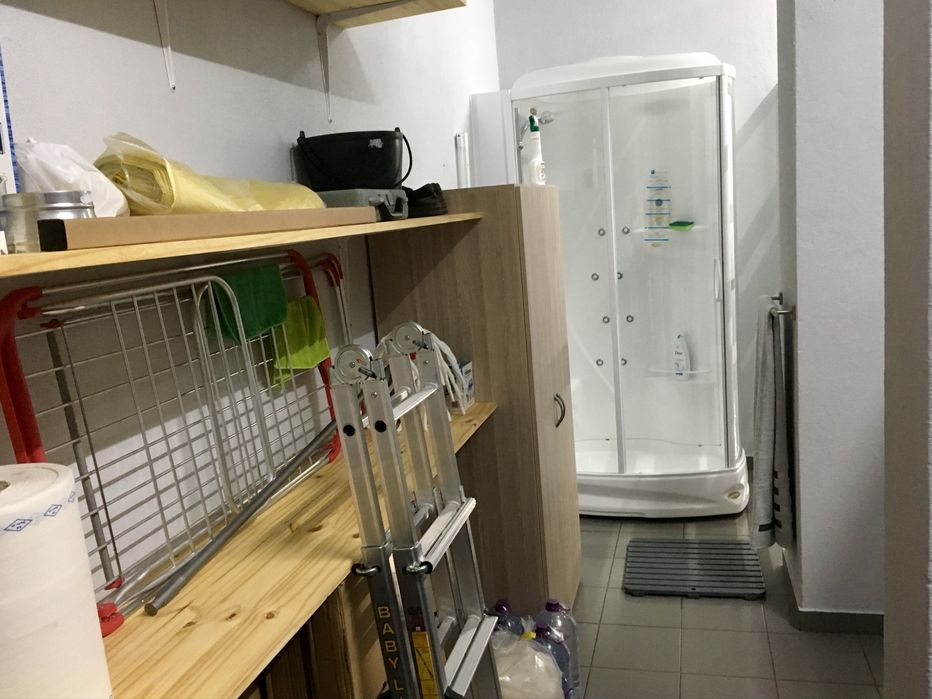 Armazem com cozinha e wc