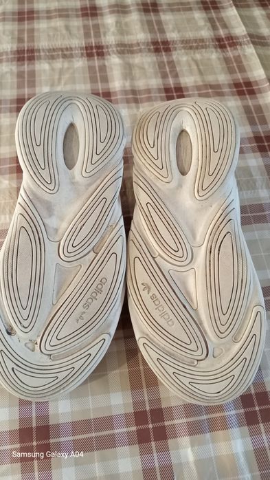 Жіночі кросівки Adidas Ozelia, розмір 38.