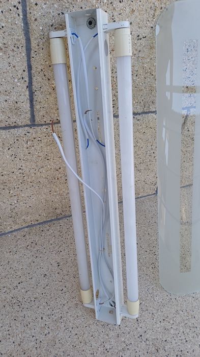 Dois candeeiros de teto