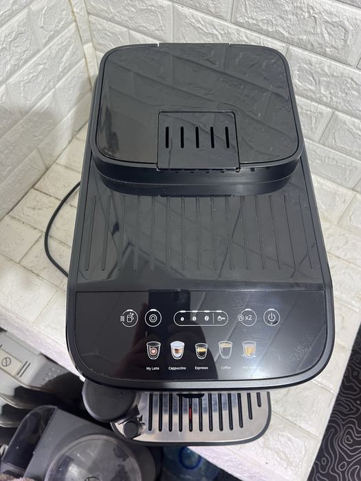 Кавомашина Delonghi magnifica evo