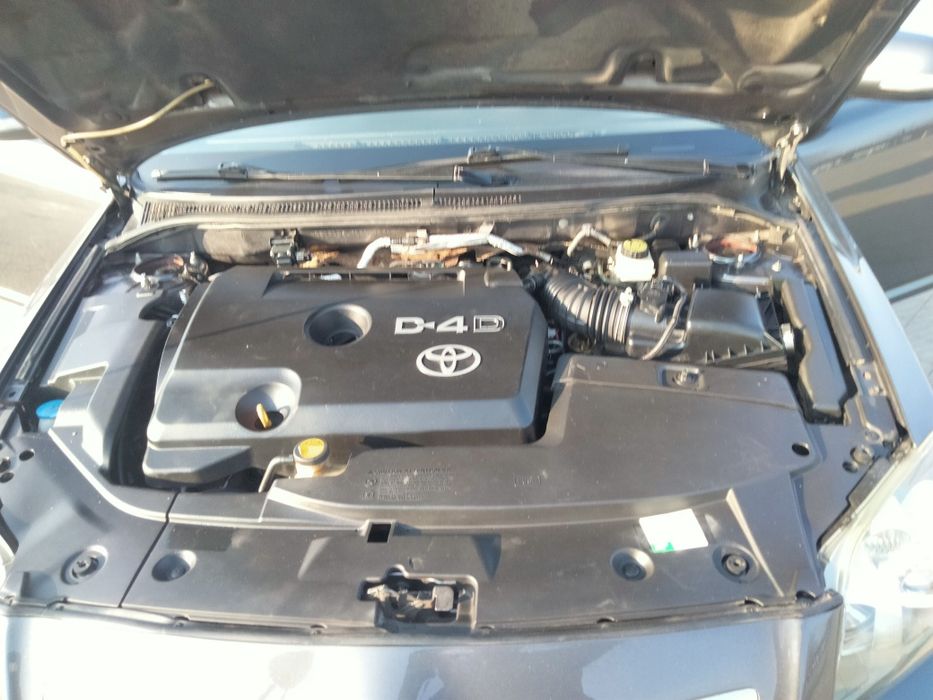 Тойота  Авенсіс .