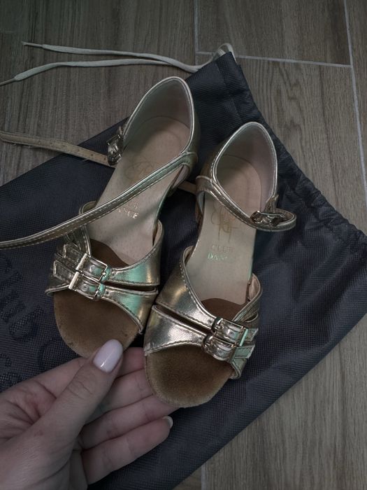 Туфлі для бальних танців