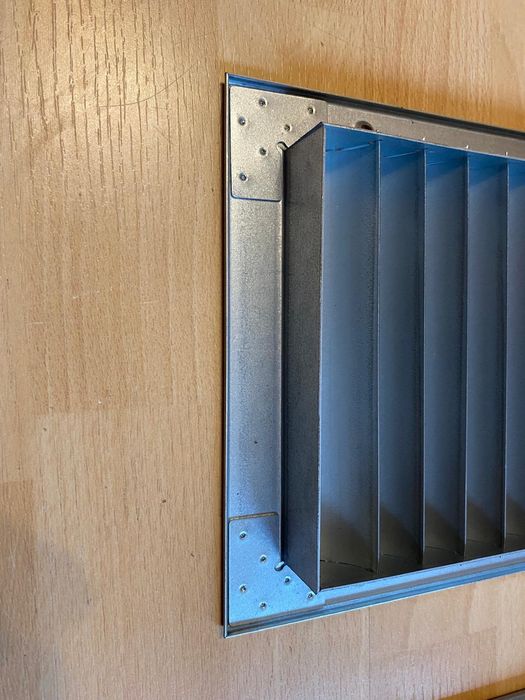 Kratka wentylacyjna czerpnia powietrza gruba blacha ocynk 257 x 201