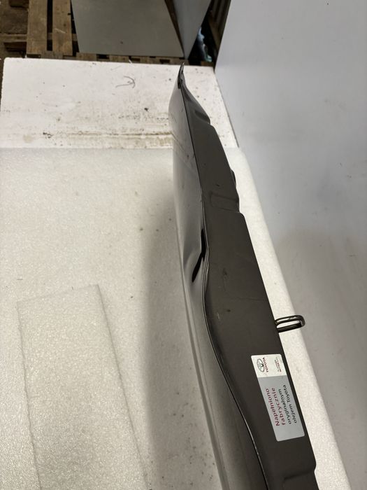 Toyota Verso 09-18 maska pokrywa silnika uszkodzona