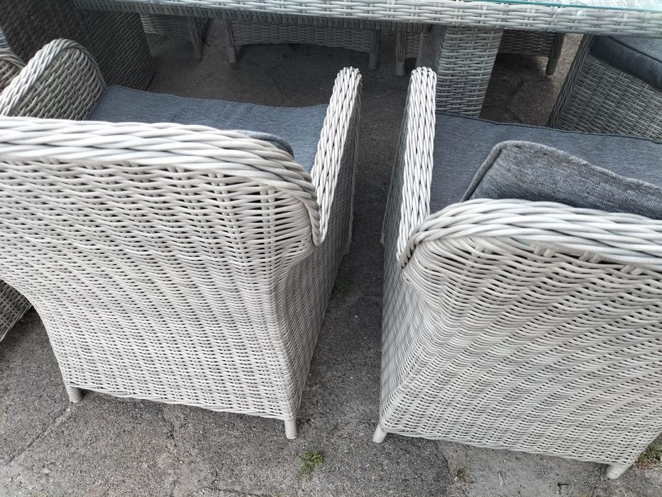 Meble ogrodowe stół i 8 foteli