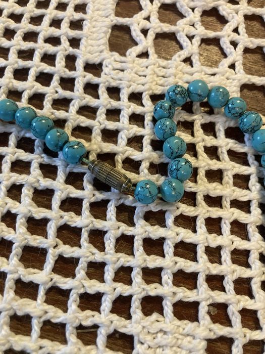 Naszyjnik howlit kulki