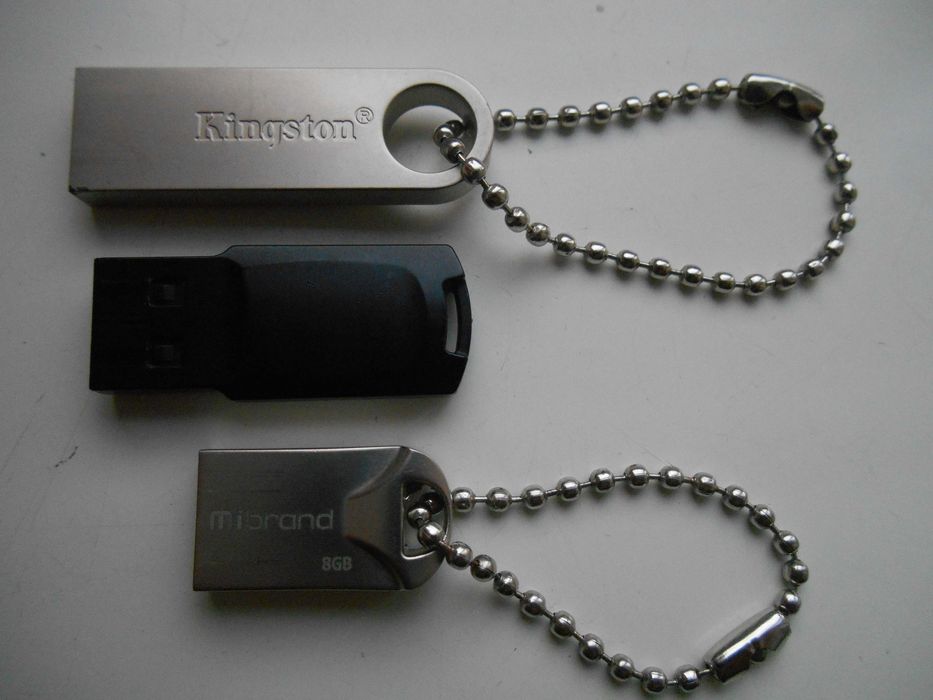 флешка Kingston 8 гб, 16 гб