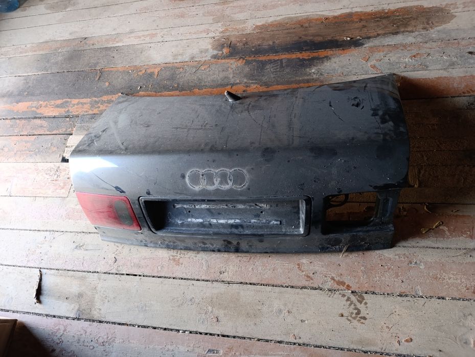 Кришка багажника ауді а8д2 Audi a8D2