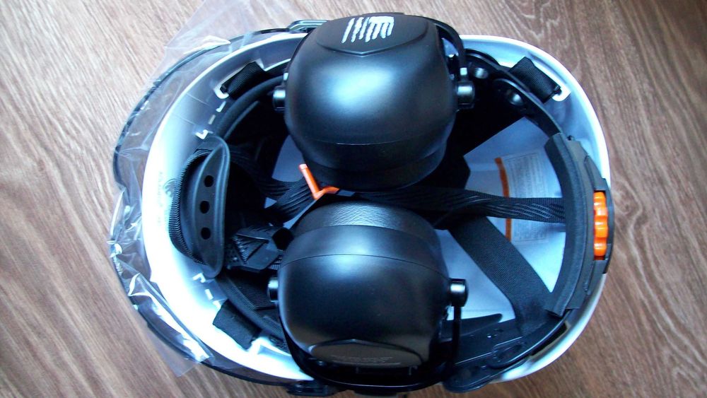 Kask ochronny z akcesoriami