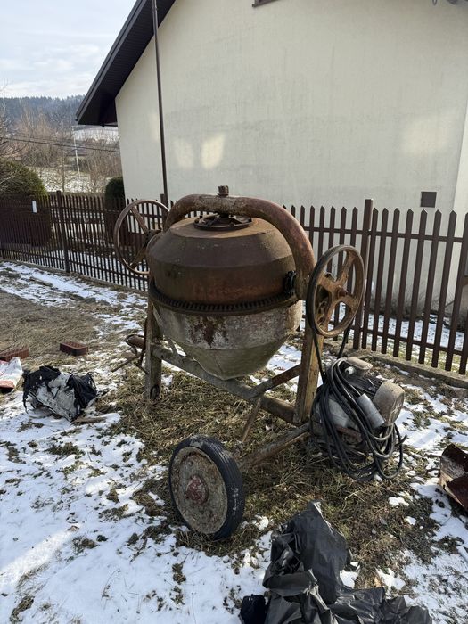 Solidna Betoniarka Wolnospadowa – Sprawna! (Do negocjacji)