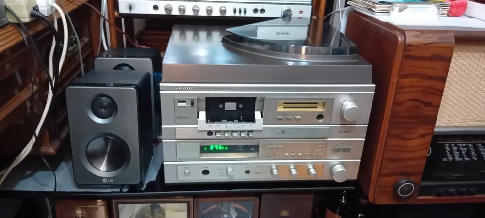 Radio gira discos  Grundig