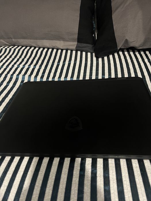 MSI 17 AI C1V  RTX 4070 I9 Ultra