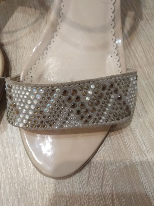 Босоножки женские