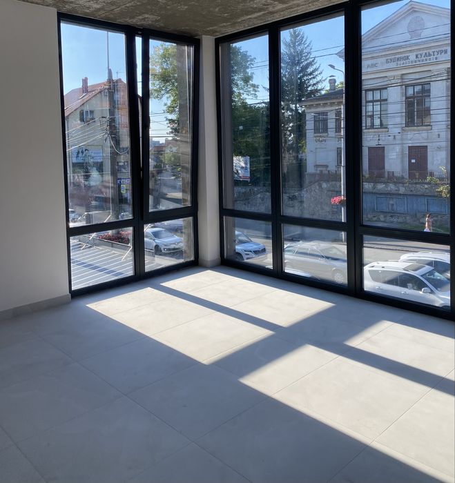 Оренда комерційного приміщення на Проспекті Степана Бандери 12А.