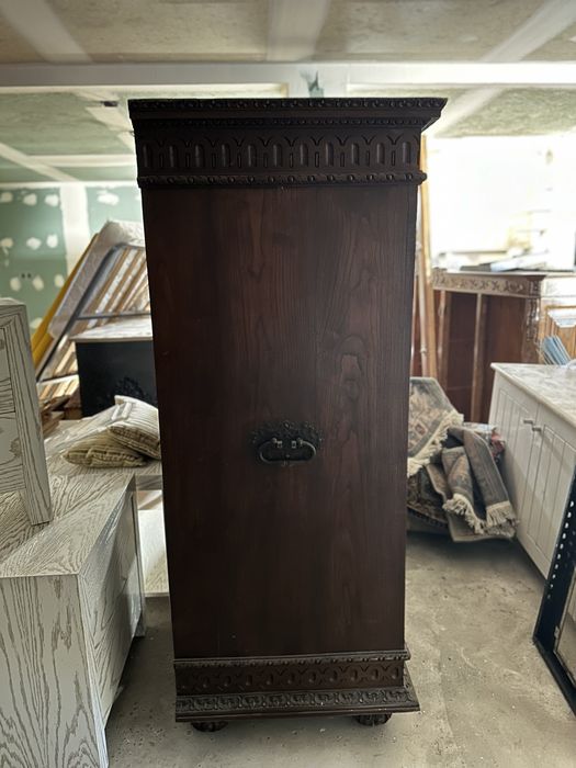 Móvel Vintage em madeira trabalhada