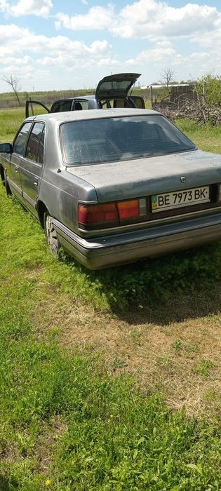 Автомобіль МАЗДА 929.