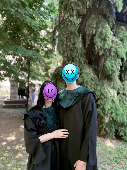 Мантії, конфедератка, комір для випускників