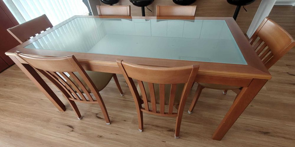 2 Mesas extensíveis com Cadeiras (6 e 4 lugares)