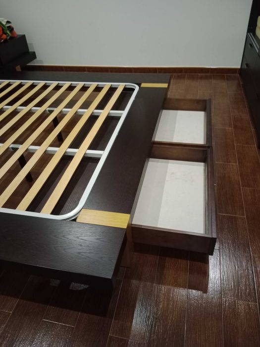 Cama de casal em perfeito estado