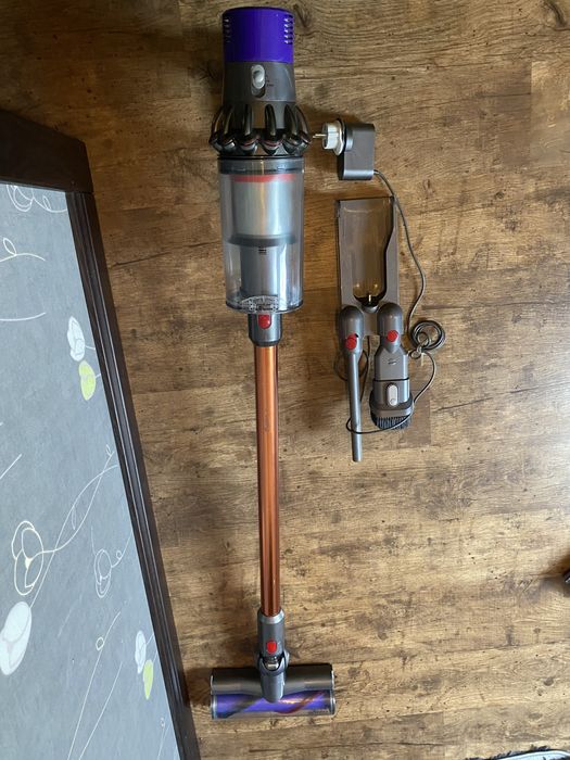 Пылесос аккумуляторный Dyson V10