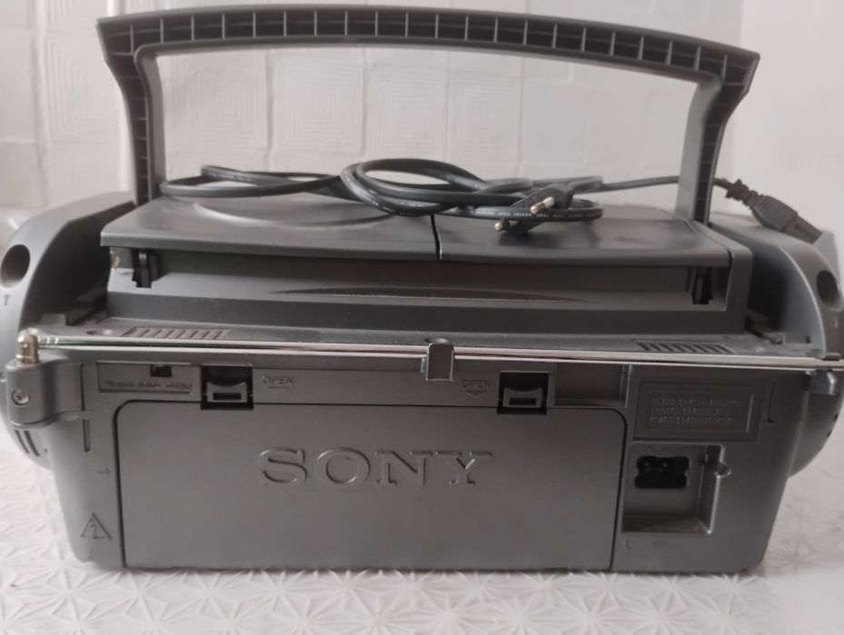 Sony CFD-V17 Boombox AM/FM радіоприймач CD-касетний магнітофон