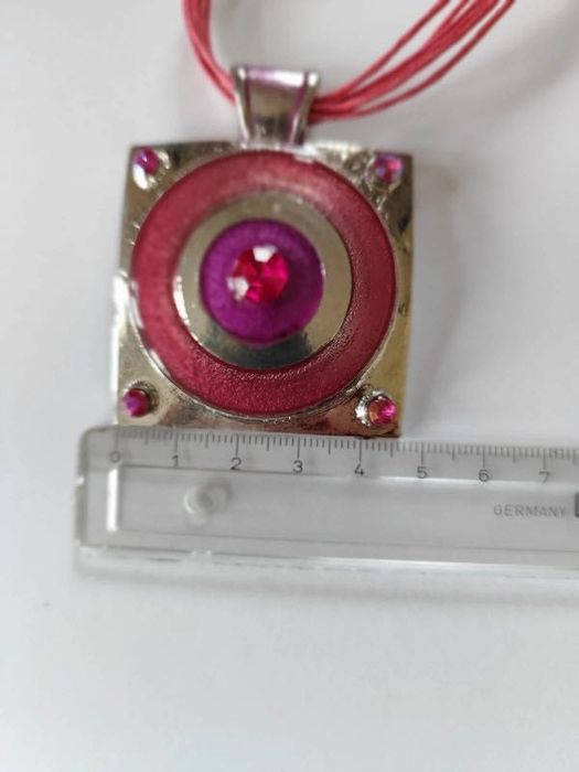 Naszyjnik z kamieniami 4,5 cm x 4,5 cm
