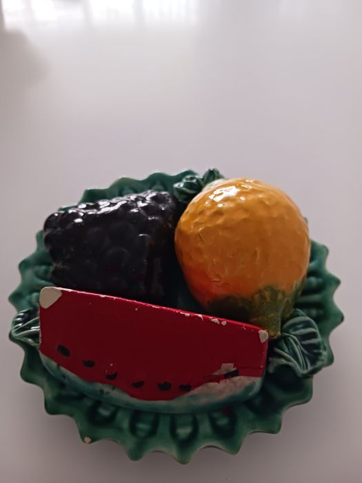 Prato pequeno em ceramica das Caldas para colecionadores