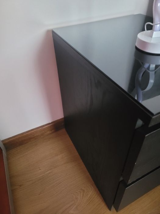 Comoda e mesas de cabeceira ikea