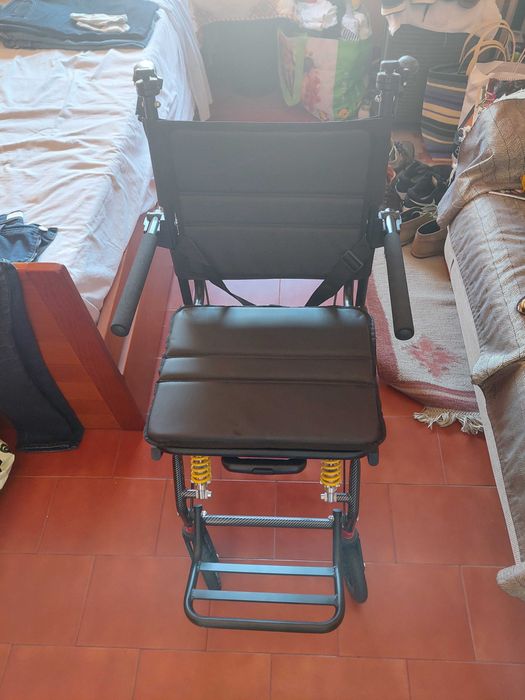 Cadeira de rodas desdobrável