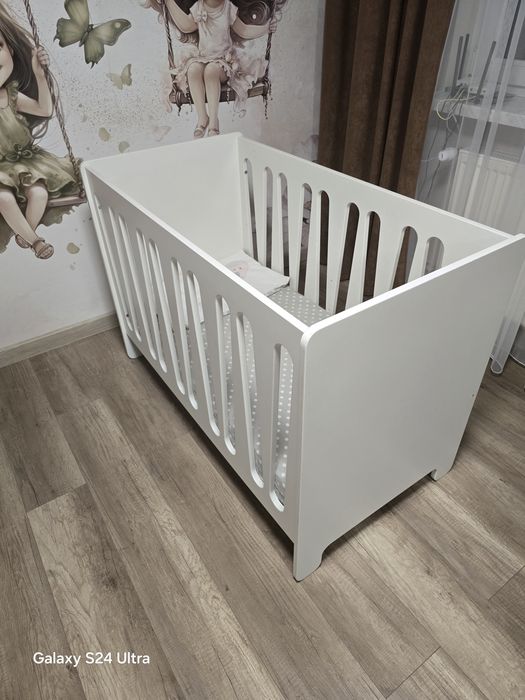 Łóżeczko dla niemowląt plus komoda PINIO.