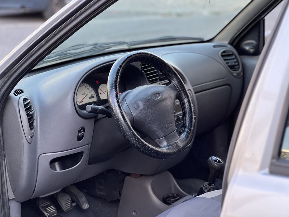 Ford Fiesta 1.25 A/C - 99