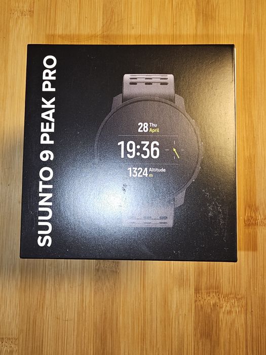 Dwa zegarki Sunto Vertical Black , Sunto 9 Peak Pro Black .