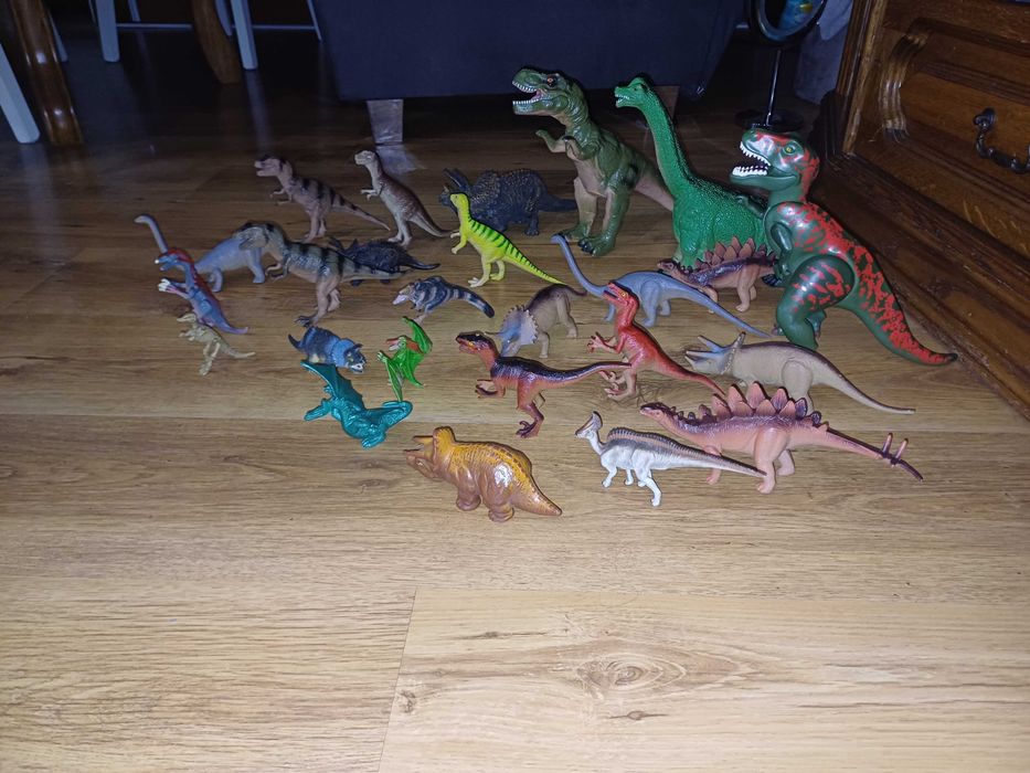 Figurki dinozaurów