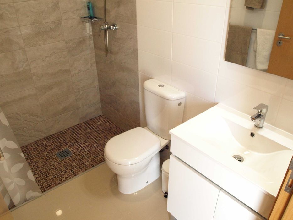 EPS49,casa V3 piso térreo,piscina e salão jogos.Grande espaço exterior