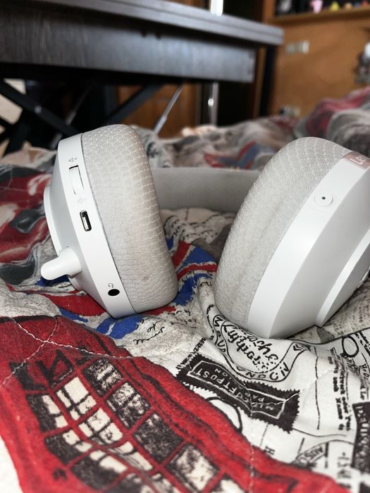 Продам ігрові навушники  Lenovo H600 Wireless White