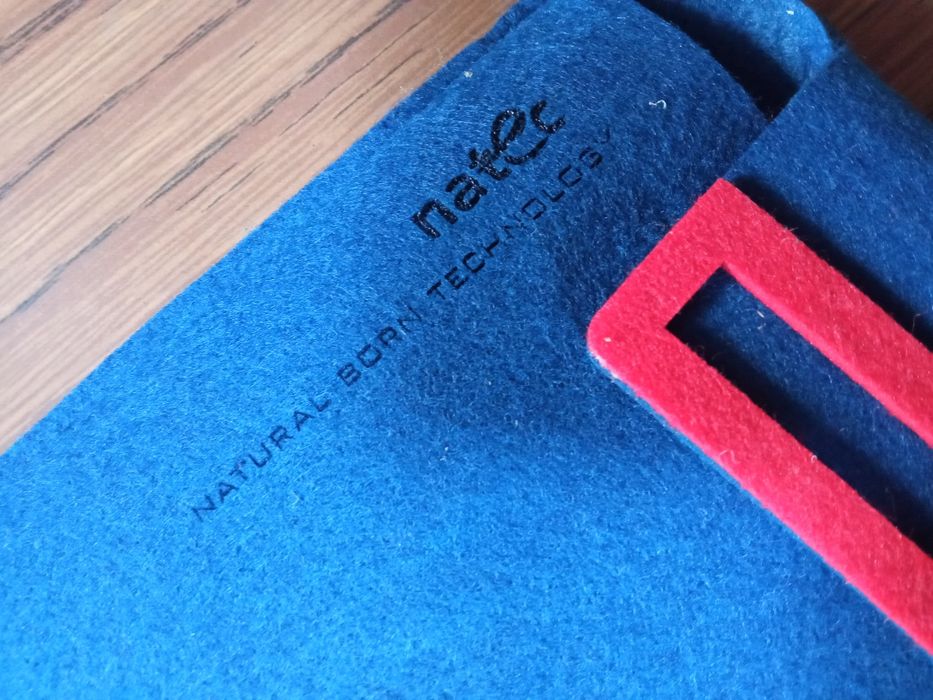 Nieużywane etui na tablet