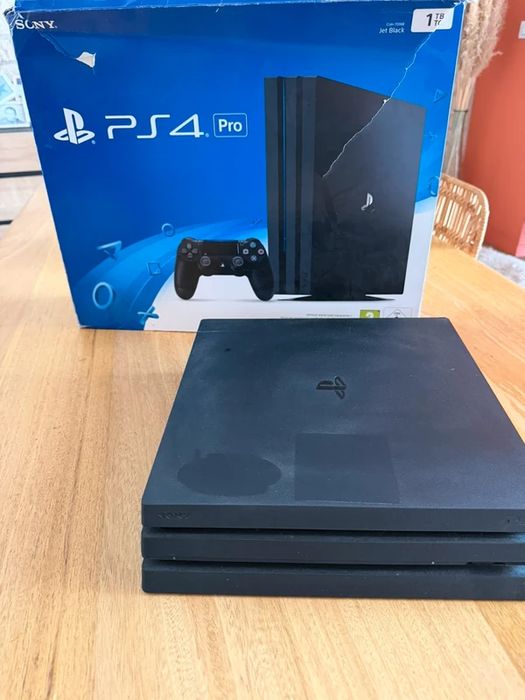 PlayStation 4 Pro 1TB com Comando e Caixa Original