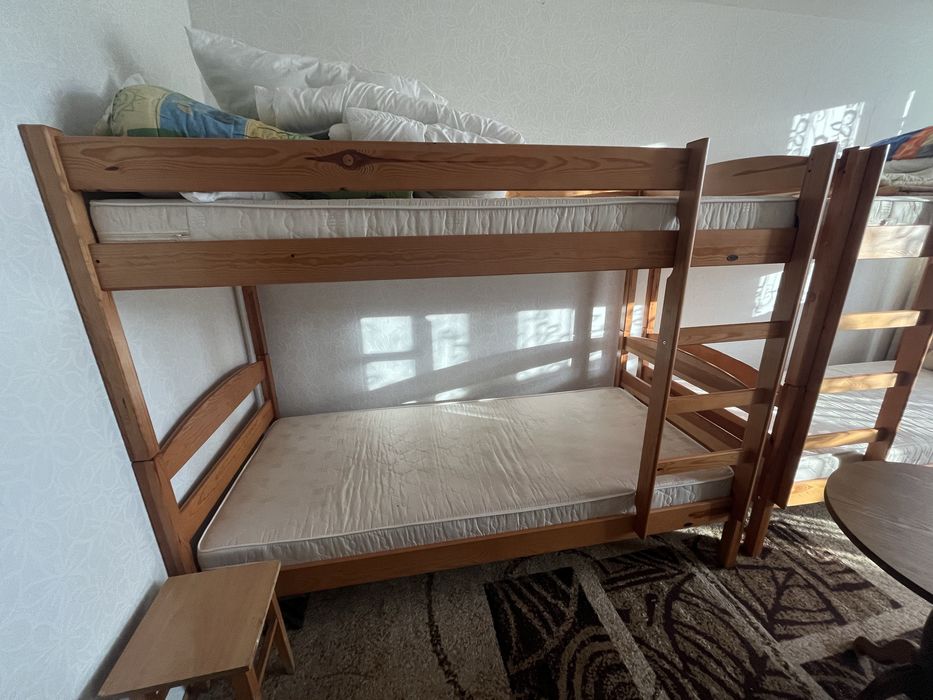 Łóżka piętrowe z materacami. Malo uzywane.