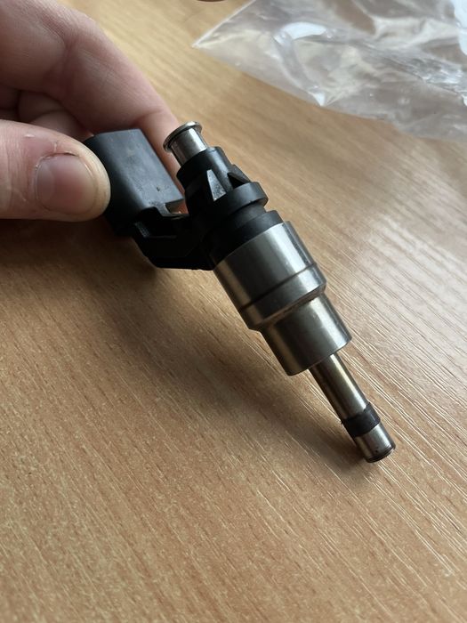 Продам форсунку на Golf 4 1.6 FSI
