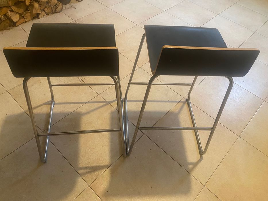 um par de bancos de bar Ikea - usado, bom estado