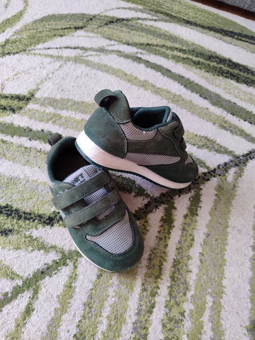 Adidaski na rzepy r.25