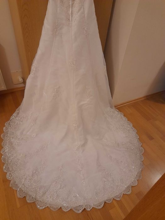 Piękna biała suknia ślubna z trenem rozm. XS + gratisy