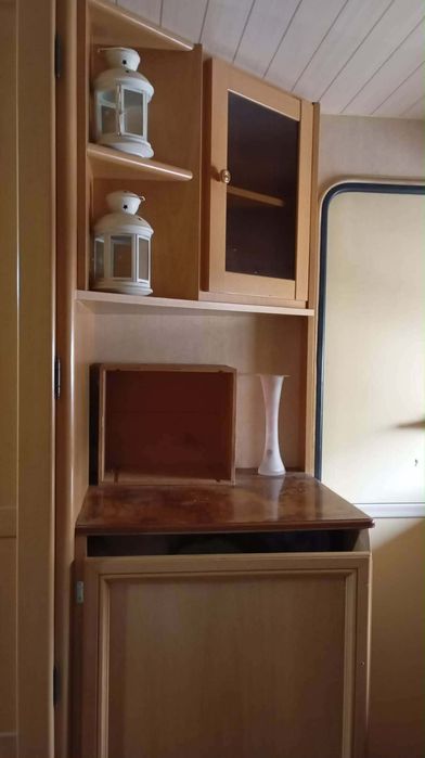 Caravana c estrutura exterior