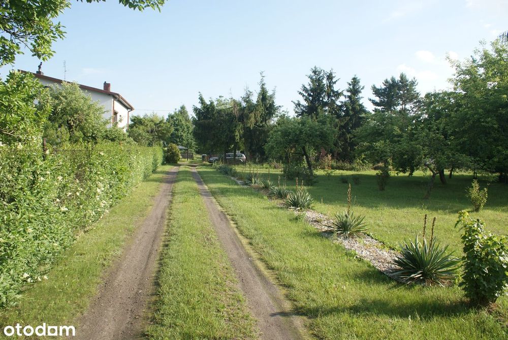 Dom wolnostojący z garażem i dużą działk