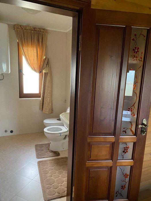 Продається 2-х поверховий, цегляний будинок, готовий до проживання.