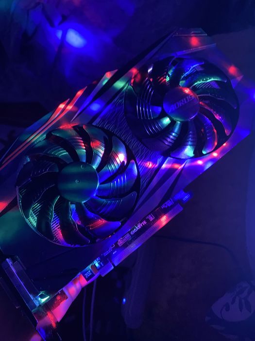 AORUS б/у не підішов один раз був в компі